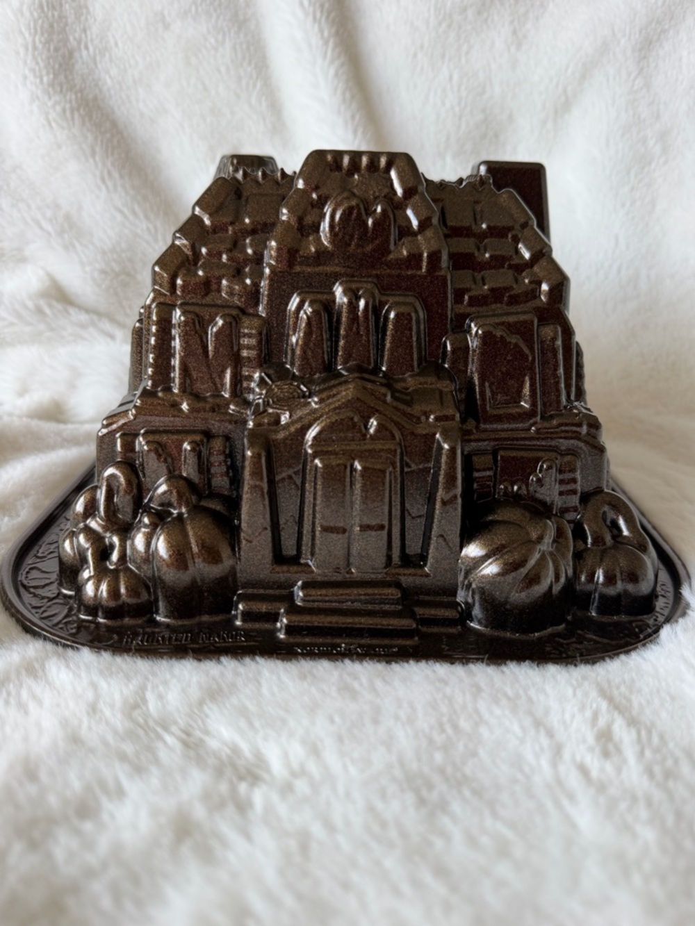 Nordic Ware Haunted Manor Bundt Pan - 10 Cup - Made in USA - Halloween - Fall
